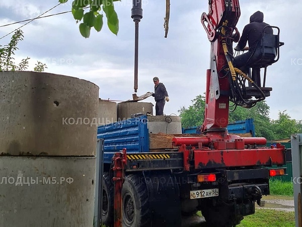 Монтаж бура соответствующего диаметру бетонных колец Монтаж бура соответствующего диаметру бетонных колец